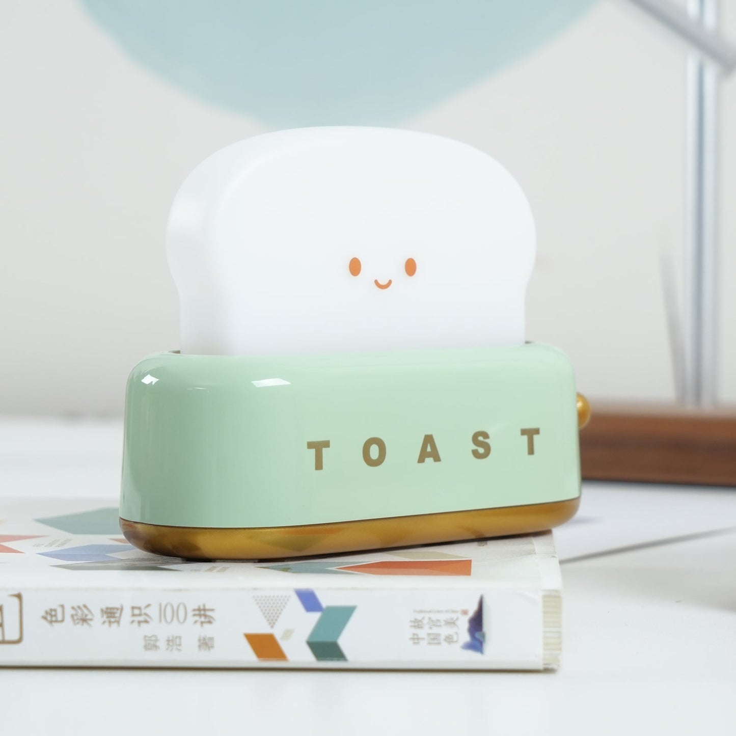 Stylish Bordlampe med Indbygget Batteri og Brødrister Design