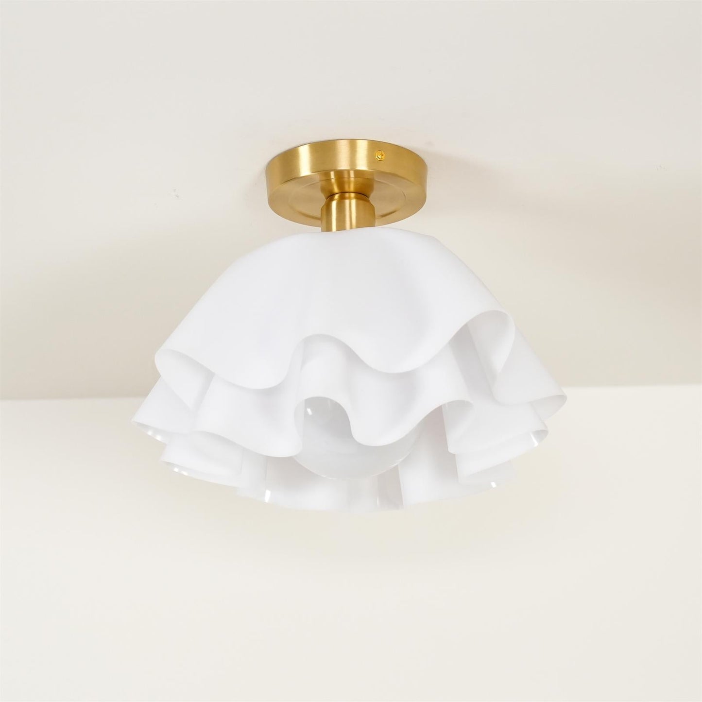 Loftlampe med Blødt Bølgedesign – Elegant & Lys