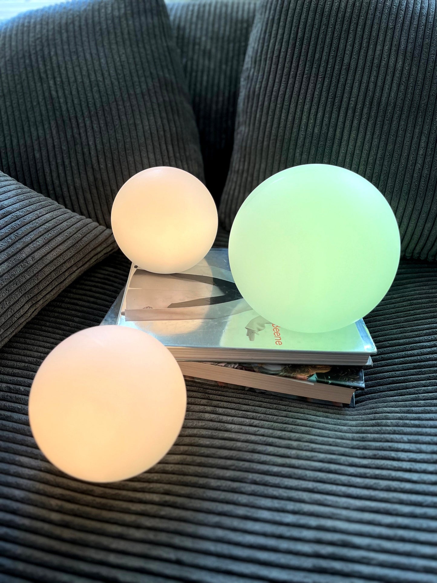 Glødende Kuglelampe – Enkel & Stemningsfuld