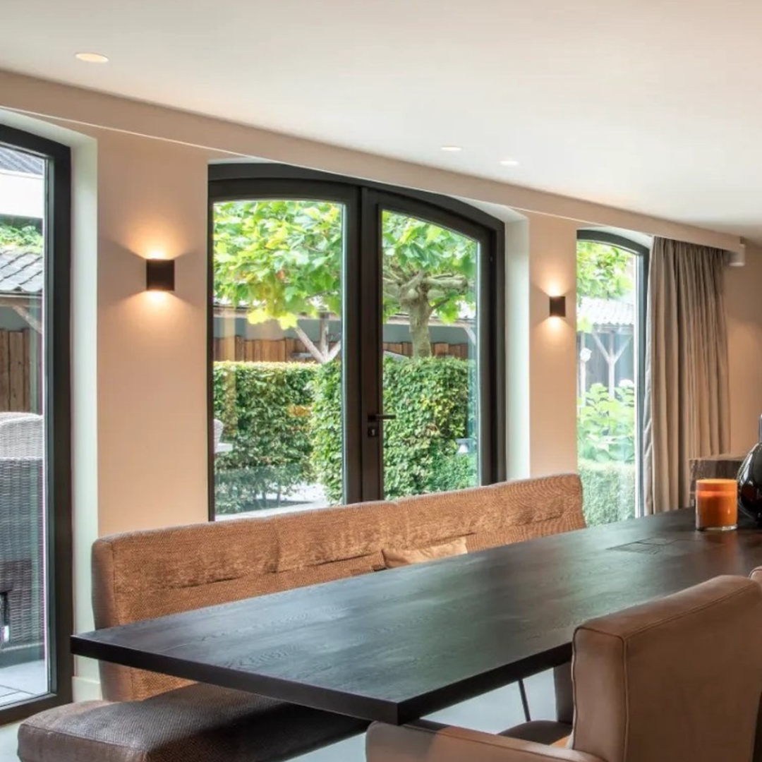 Elegant LED Væglampe til Moderne Rum