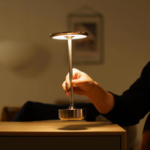 Minimalistisk LED Bordlampe – Trådløs & Elegant