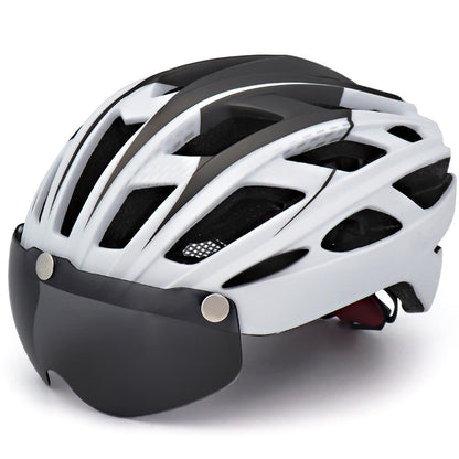 Cykelhjelm med integrerede goggles til kørseludstyr