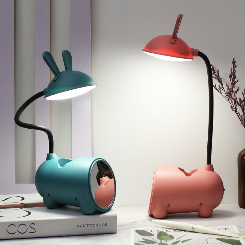 Moderne LED skrivebordslampe med penneholder og touchkontrol