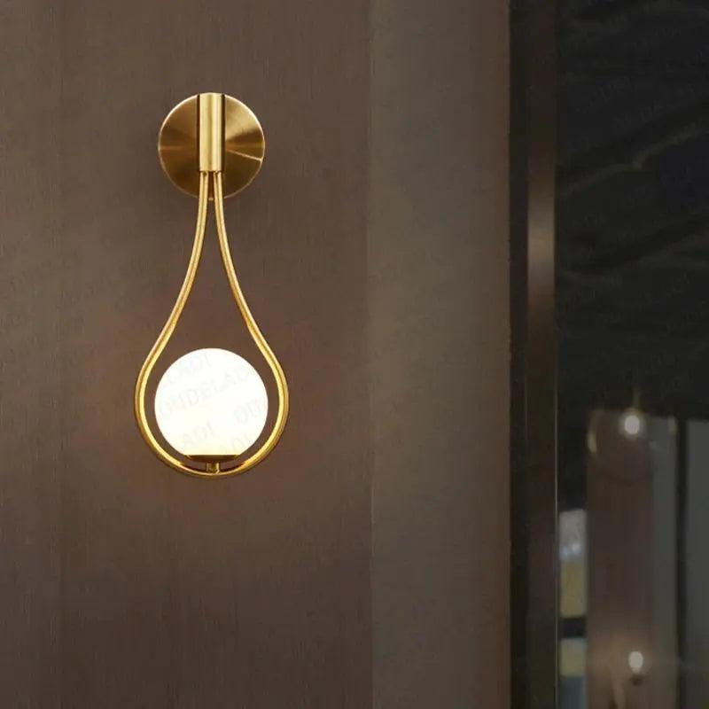 Dråbeformet Væglampe – Elegant og Moderne