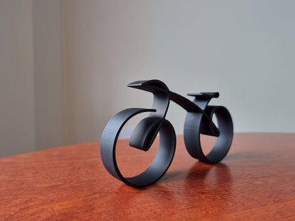 Minimalistisk trådrammescykelskulptur dekoration