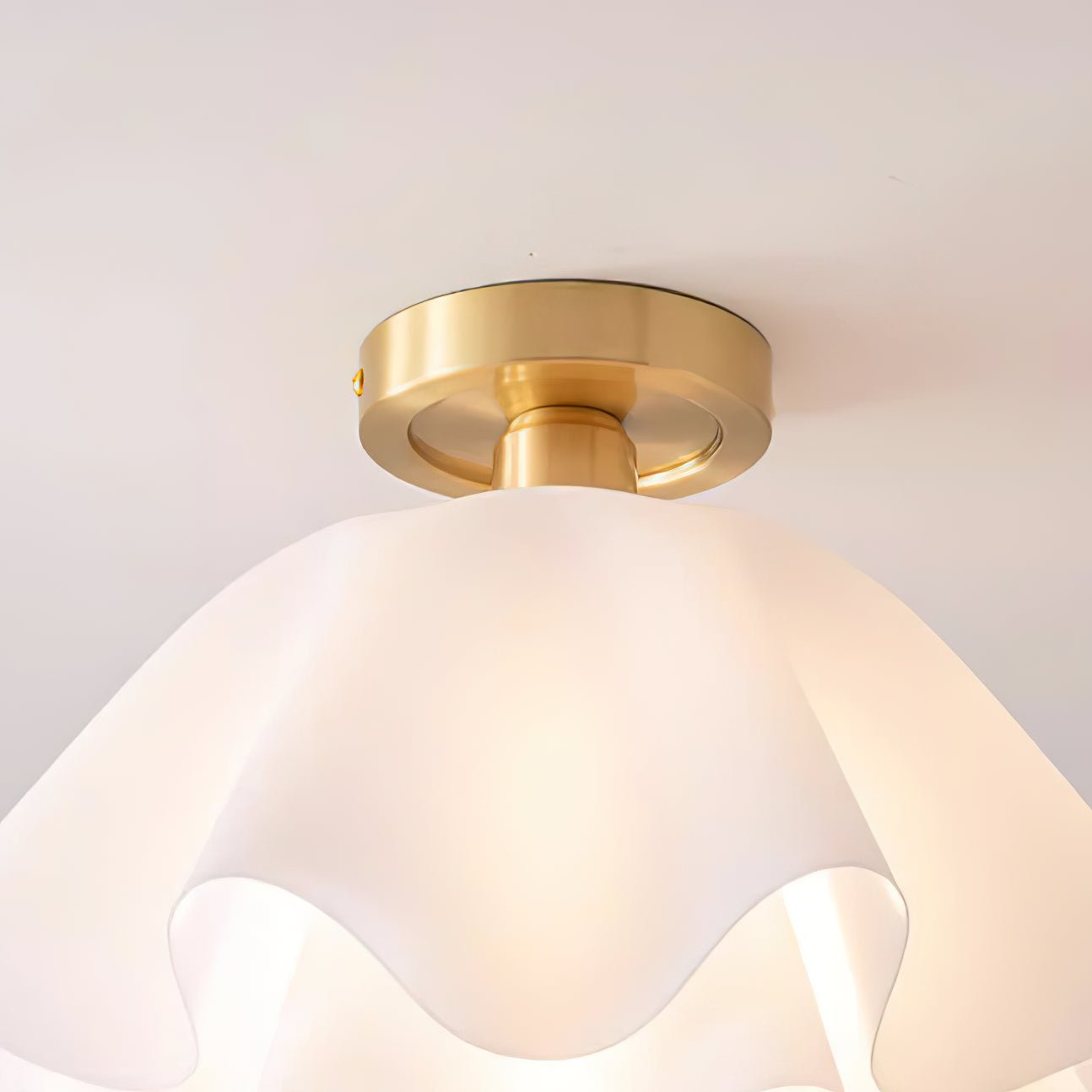 Loftlampe med Blødt Bølgedesign – Elegant & Lys