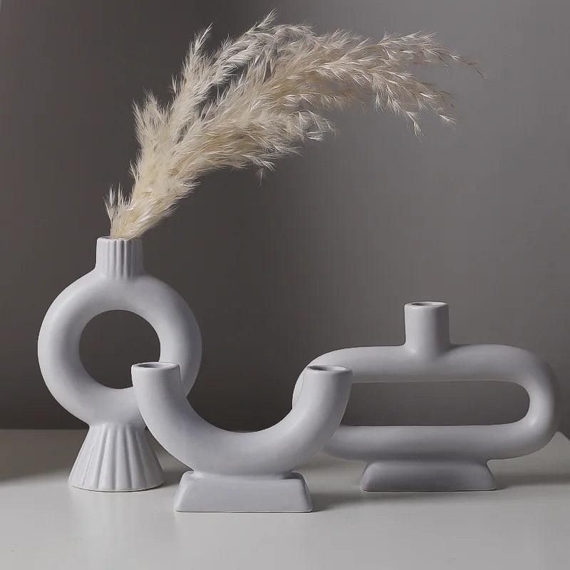 Minimalistisk skandinavisk lysestage i jern og glas