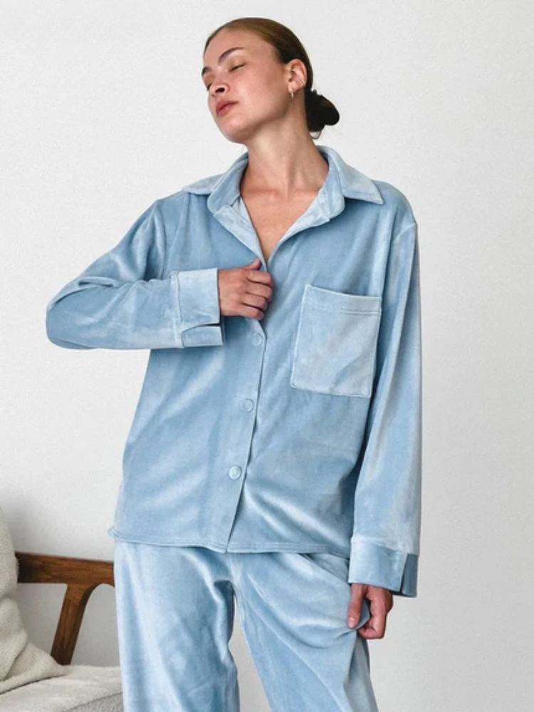 Dame 2-delt blå pyjamasæt med knapper og elegante bukser