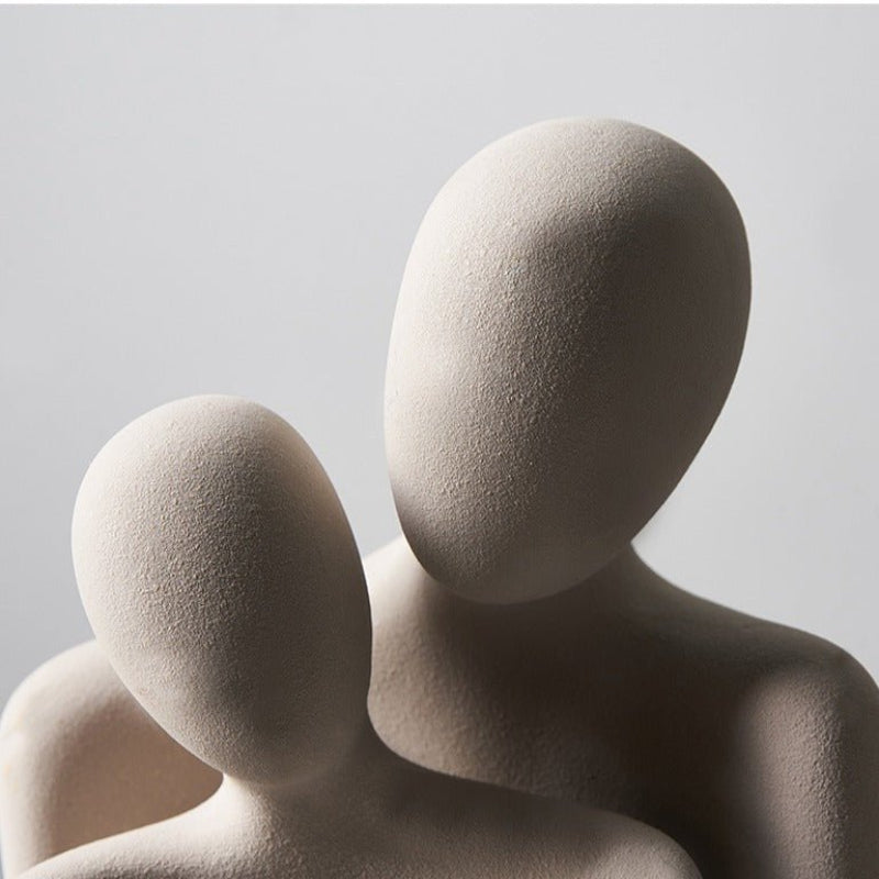 Moderne abstrakt skulptur, der symboliserer forbindelse og ømhed dekoration