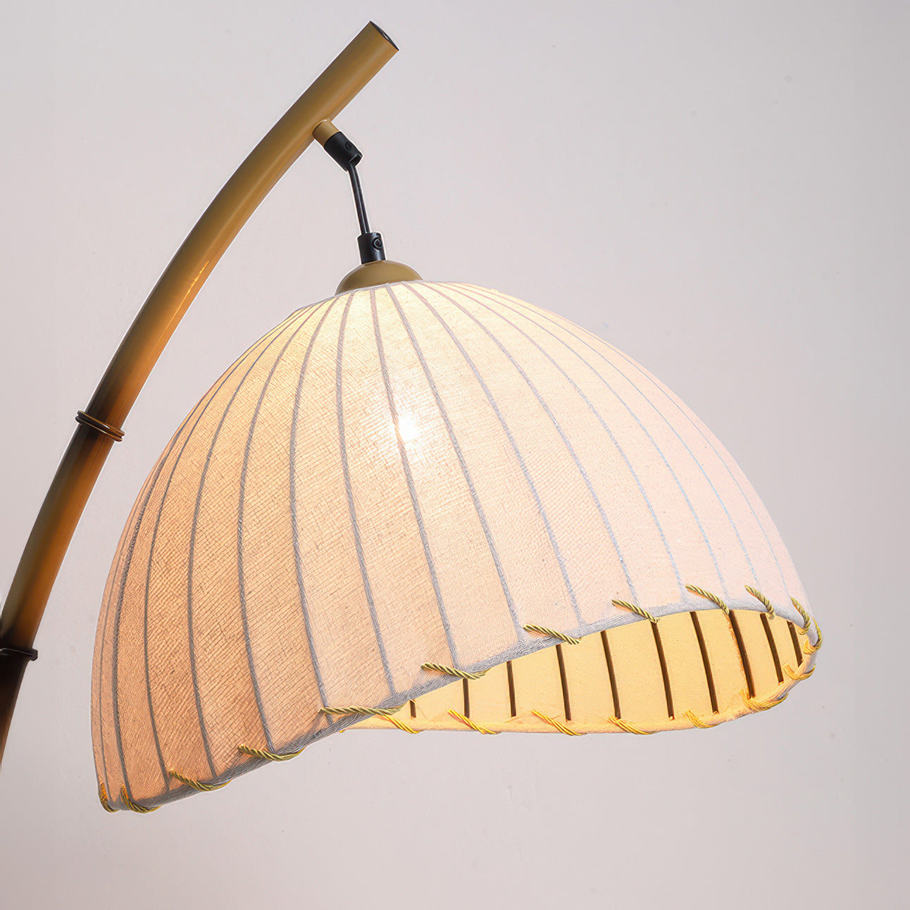 Moderne Justerbar Gulvlampe med Minimalistisk Design
