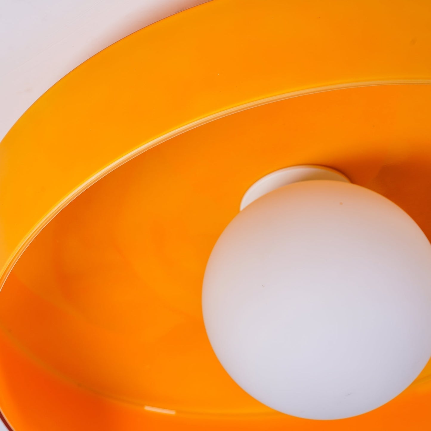 Rund Loftlampe – Farverig Moderne Stil