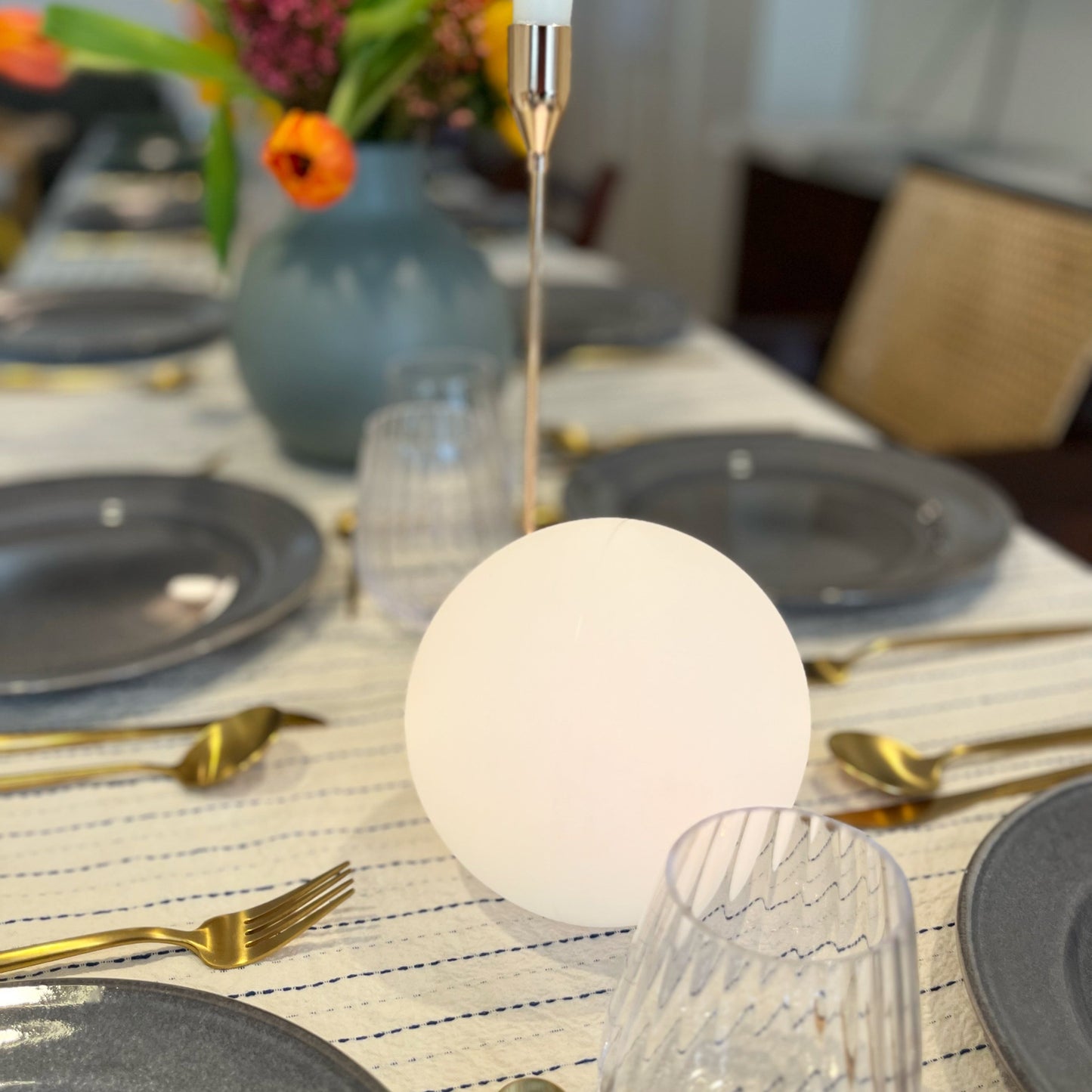 Glødende Kuglelampe – Enkel & Stemningsfuld