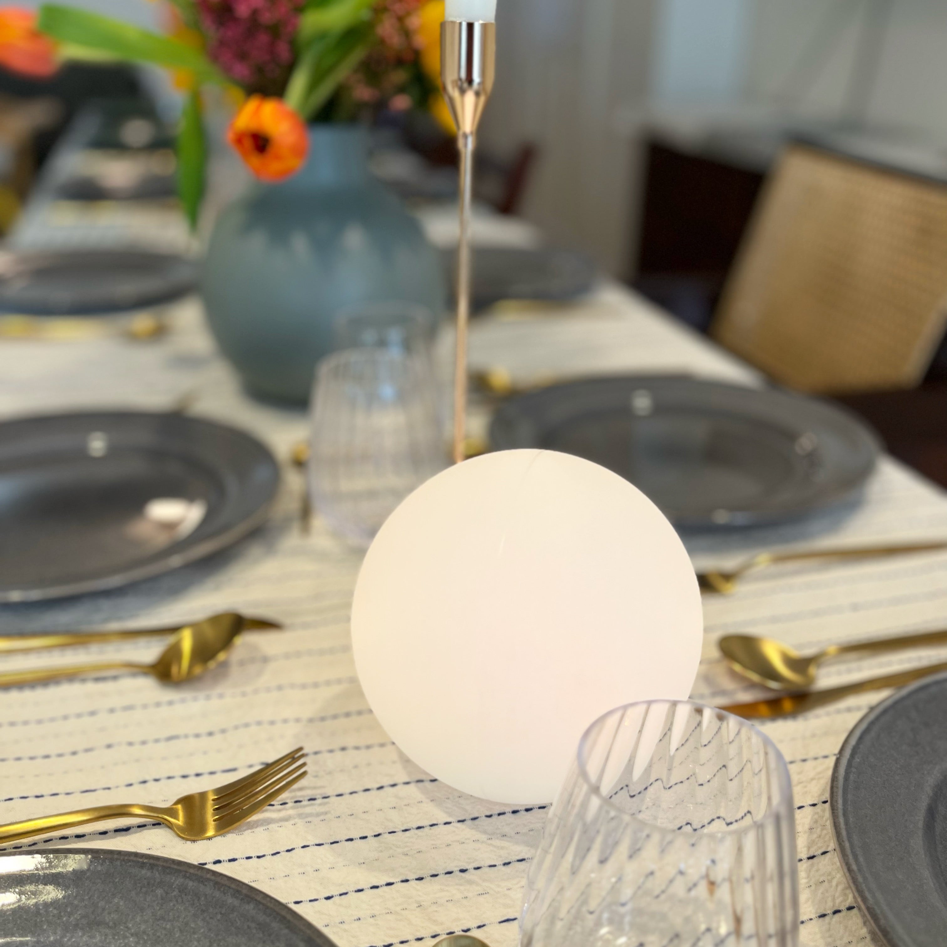 Glødende Kuglelampe – Enkel & Stemningsfuld