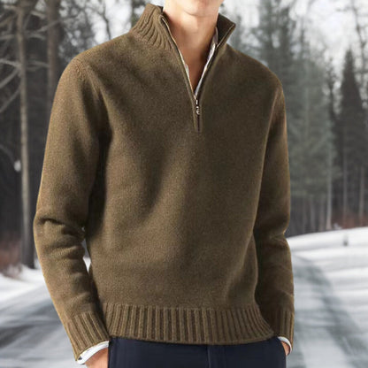 Hyggelig tyk herresweater med lynlåsåbning ved kraven