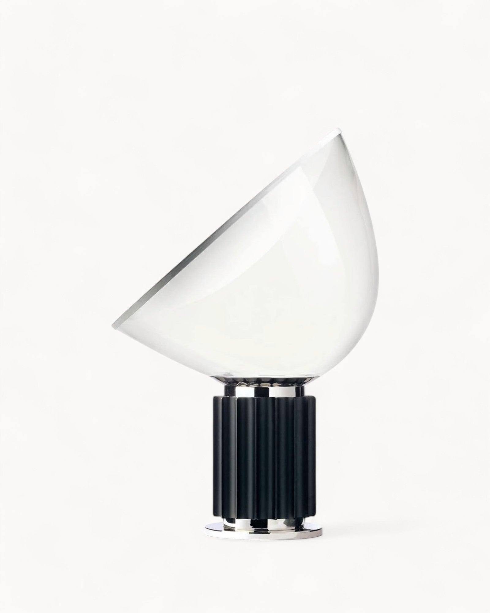 Art Deco Taccia bordlampe i sort, sølv eller bronze finish