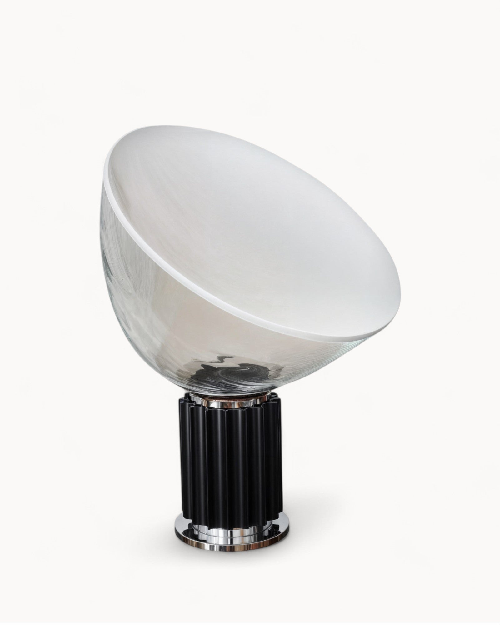 Art Deco Taccia bordlampe i sort, sølv eller bronze finish