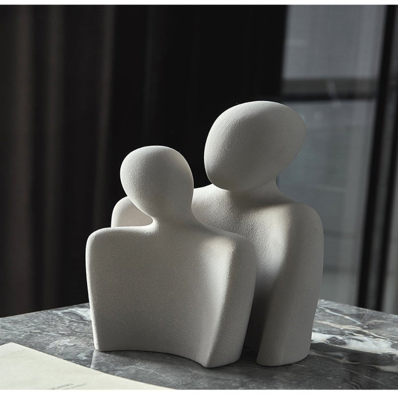 Moderne abstrakt skulptur, der symboliserer forbindelse og ømhed dekoration