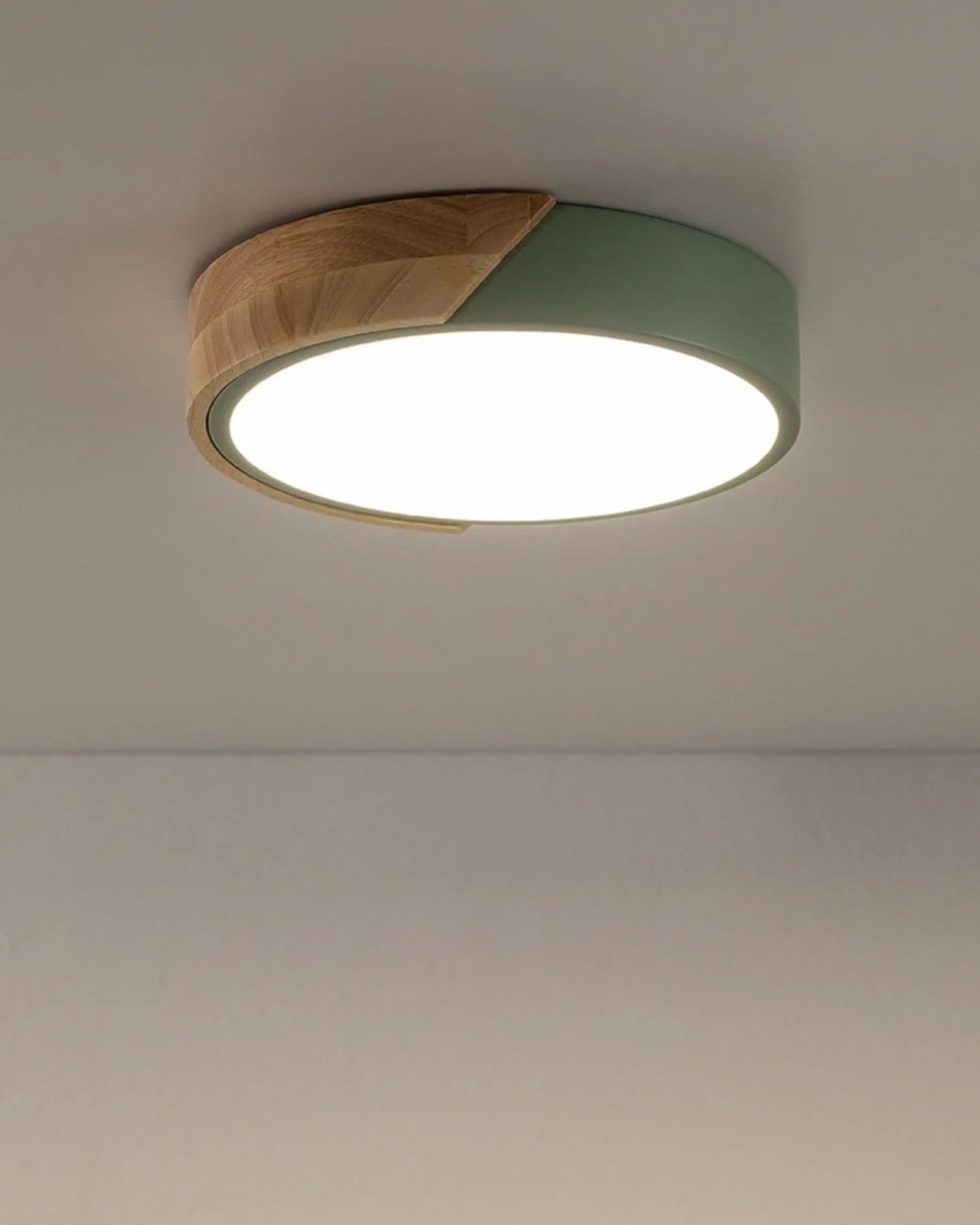 Justerbar træ- og jern LED loftslampe med CCT-indstillinger