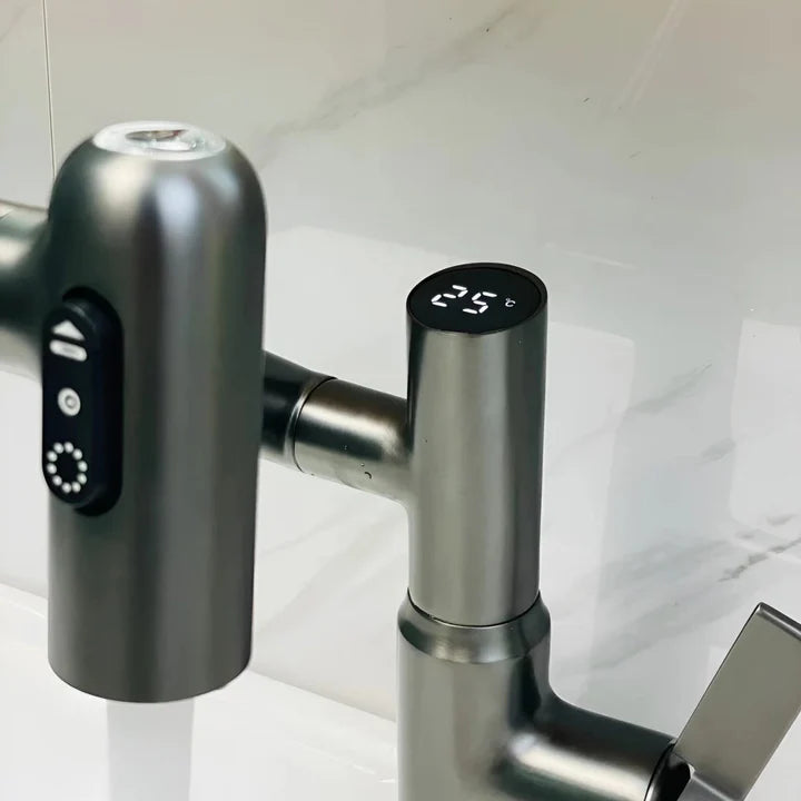 Moderne Badezimmerarmatur mit LED-Temperaturanzeige ohne Strom