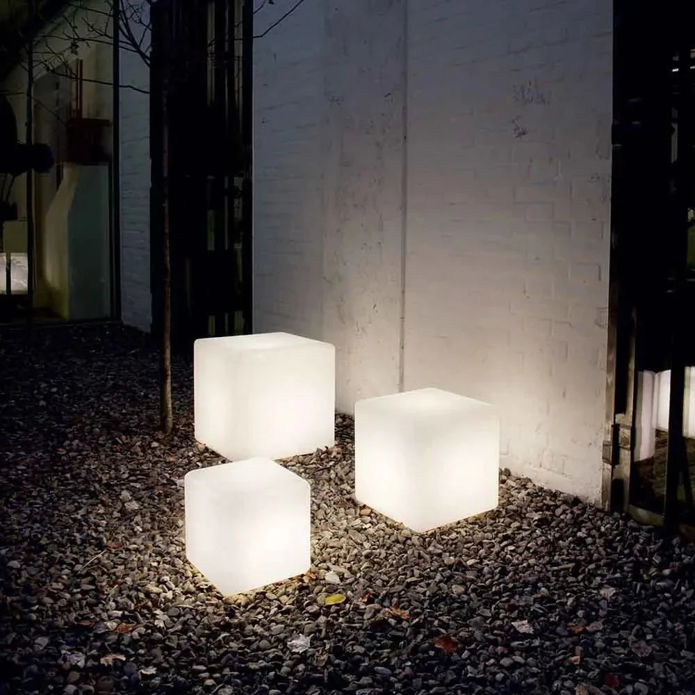 Stilfuld Kubus Have lampe til en Overraskende Udelivstemning