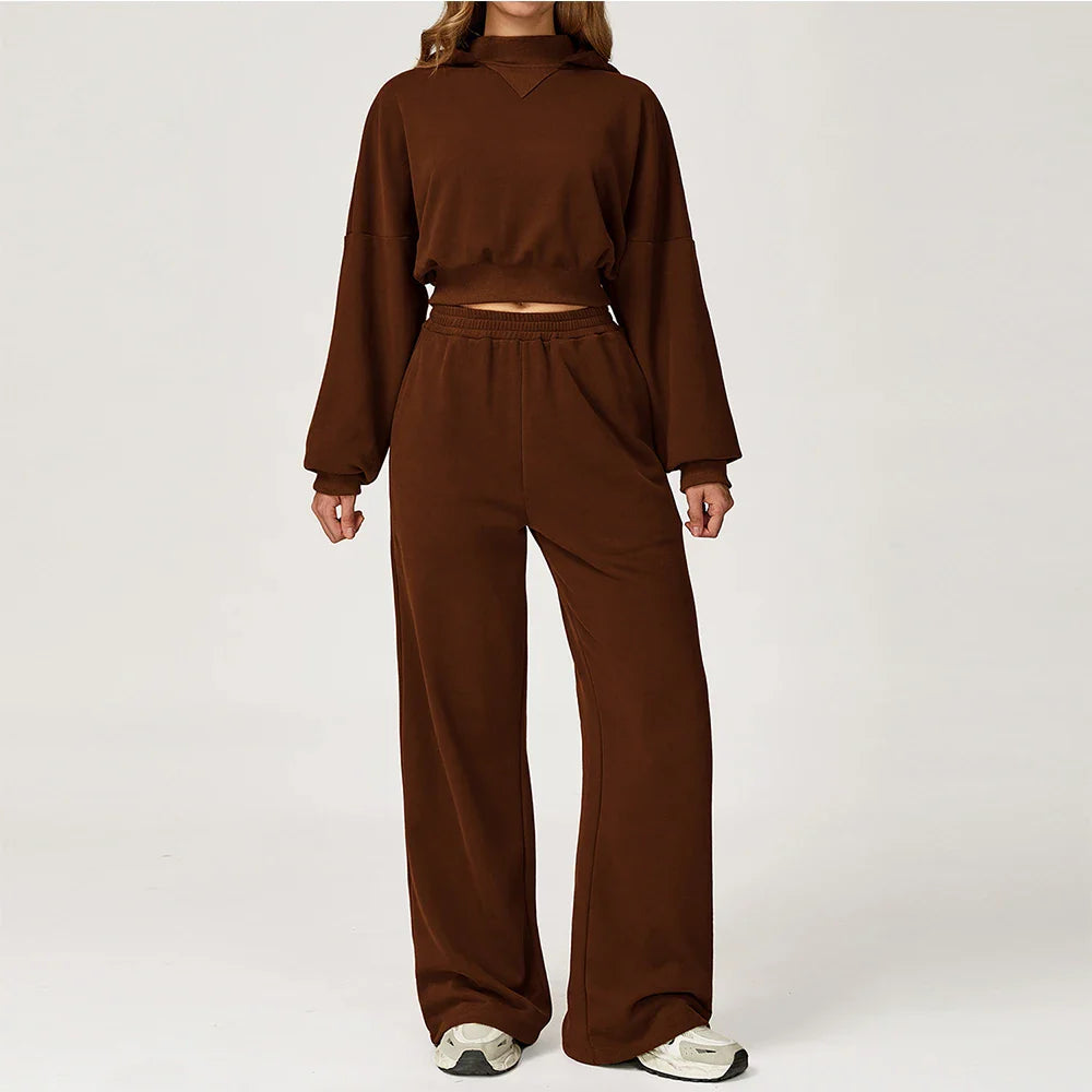 Kort trøje og vidbenet jogger lounge sæt