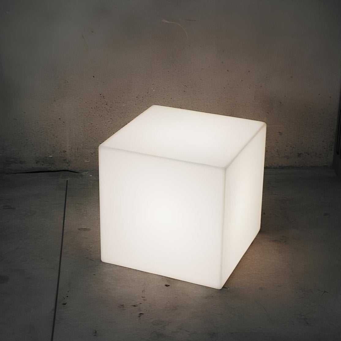 Stilfuld Kubus Have lampe til en Overraskende Udelivstemning