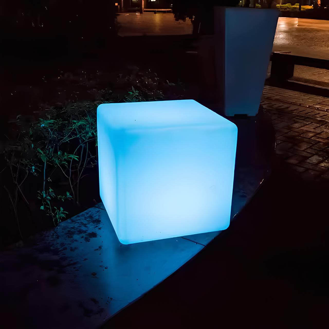 Stilfuld Kubus Have lampe til en Overraskende Udelivstemning
