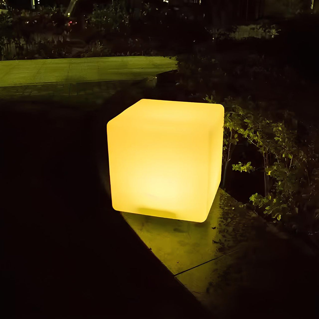 Stilfuld Kubus Have lampe til en Overraskende Udelivstemning