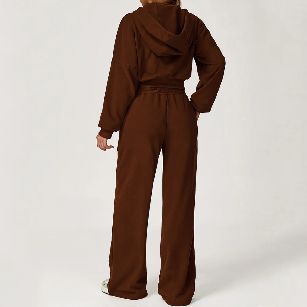 Kort trøje og vidbenet jogger lounge sæt