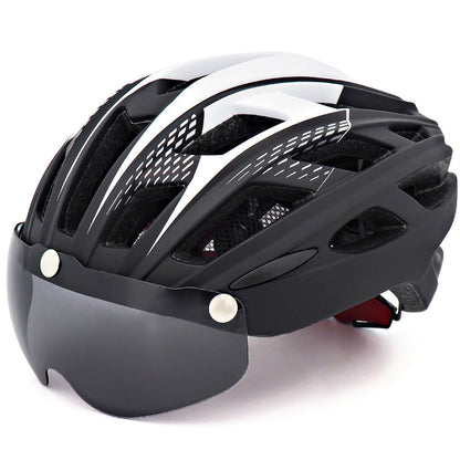 Cykelhjelm med integrerede goggles til kørseludstyr