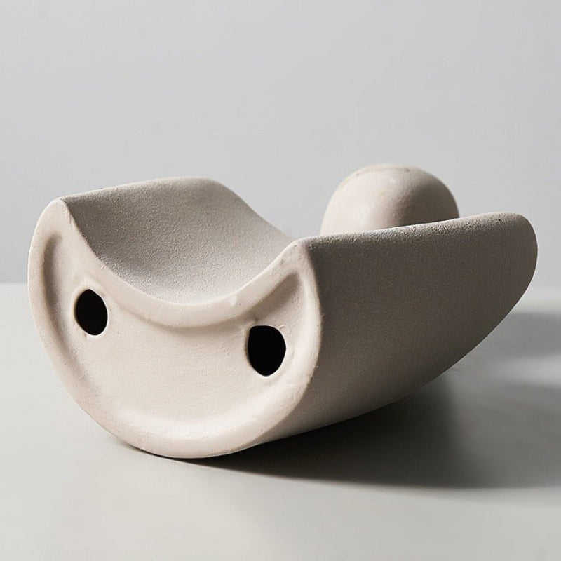 Moderne abstrakt skulptur, der symboliserer forbindelse og ømhed dekoration