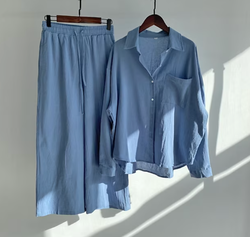 Ubemærket linnedbluse og bukser med vide ben sæt