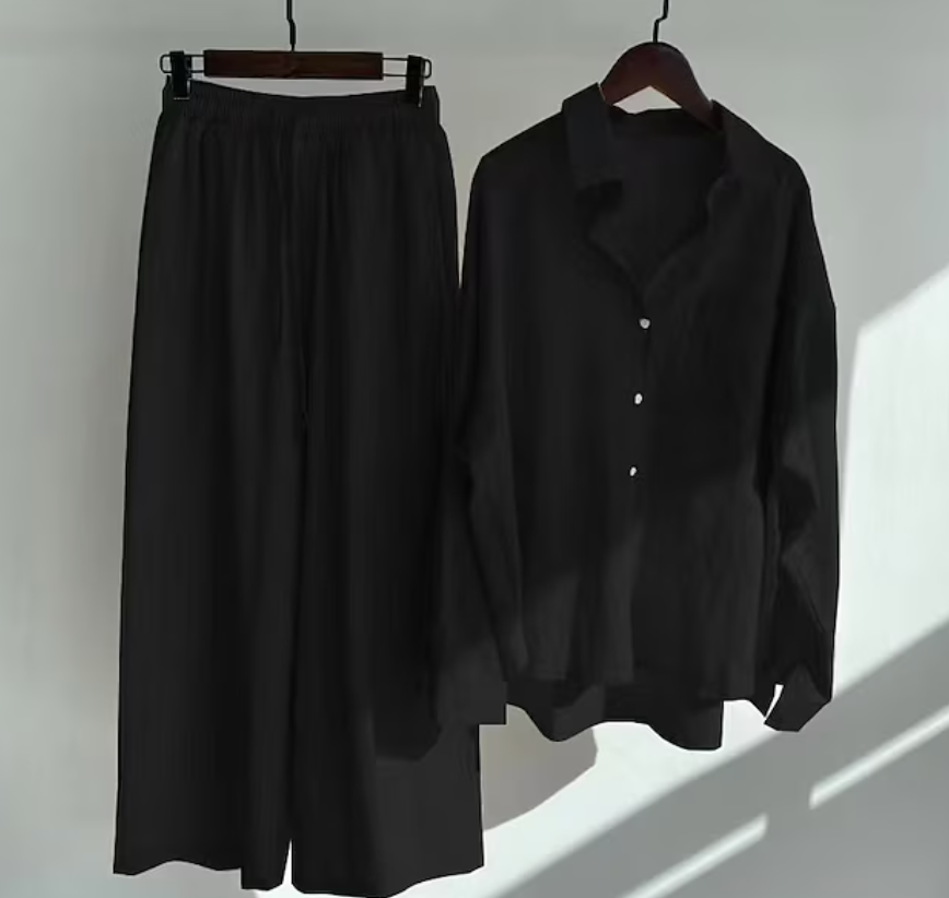 Ubemærket linnedbluse og bukser med vide ben sæt