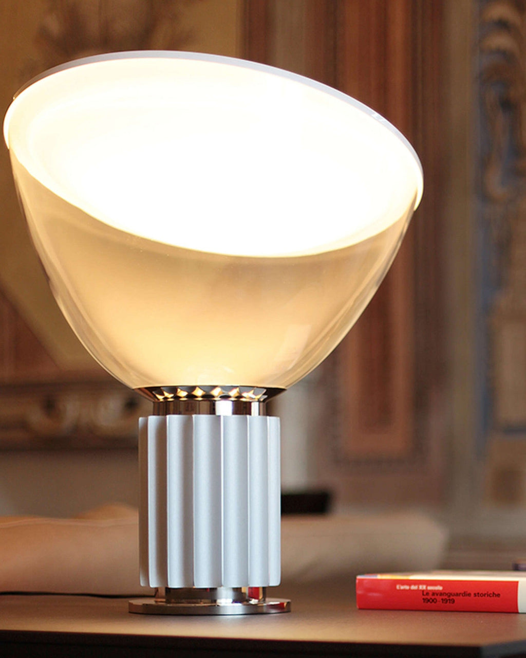 Art Deco Taccia bordlampe i sort, sølv eller bronze finish