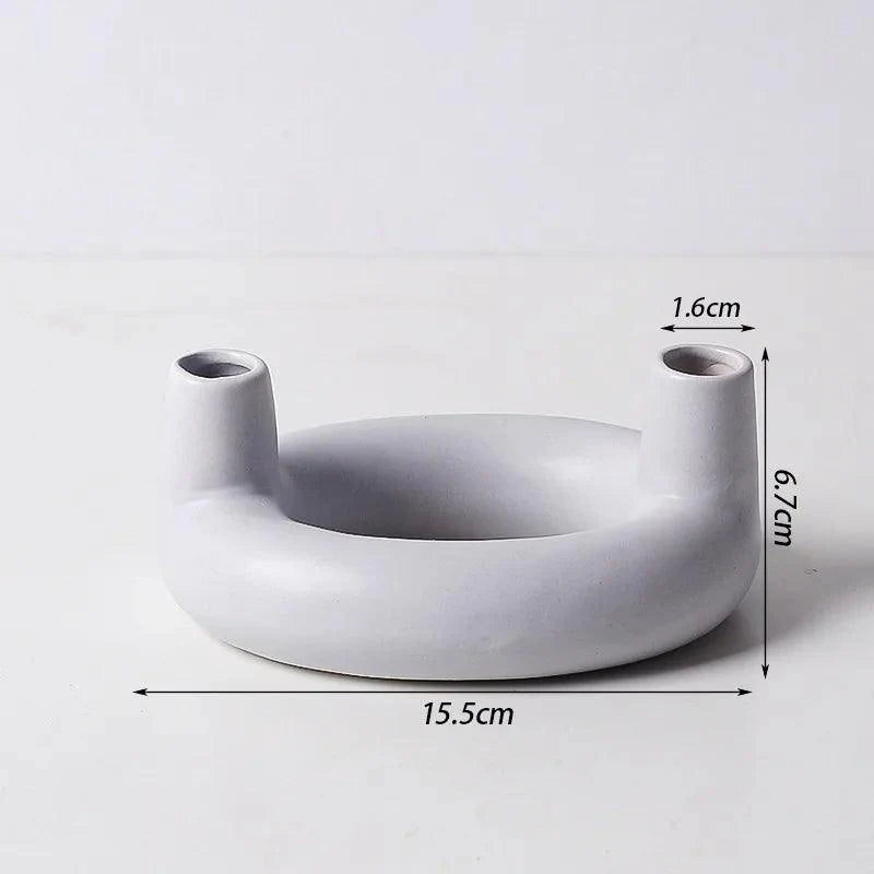 Minimalistisk skandinavisk lysestage i jern og glas