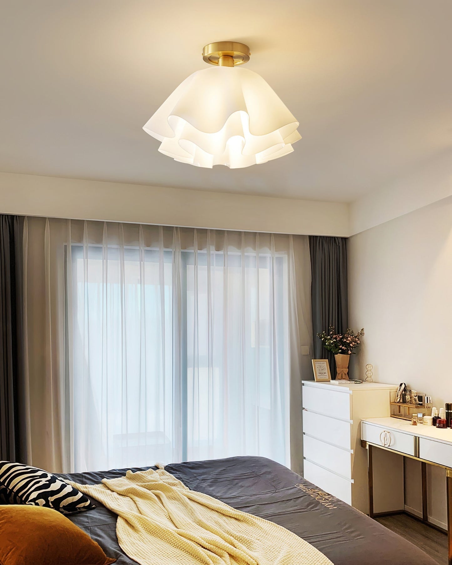 Loftlampe med Blødt Bølgedesign – Elegant & Lys
