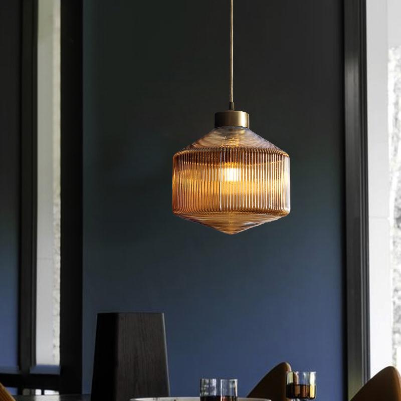 Pendel med Rillet Glas – Tidløs Elegance