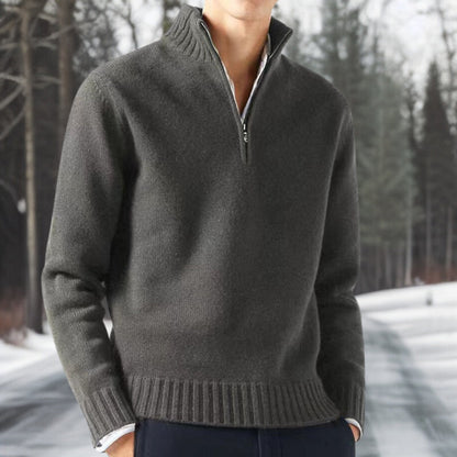 Hyggelig tyk herresweater med lynlåsåbning ved kraven