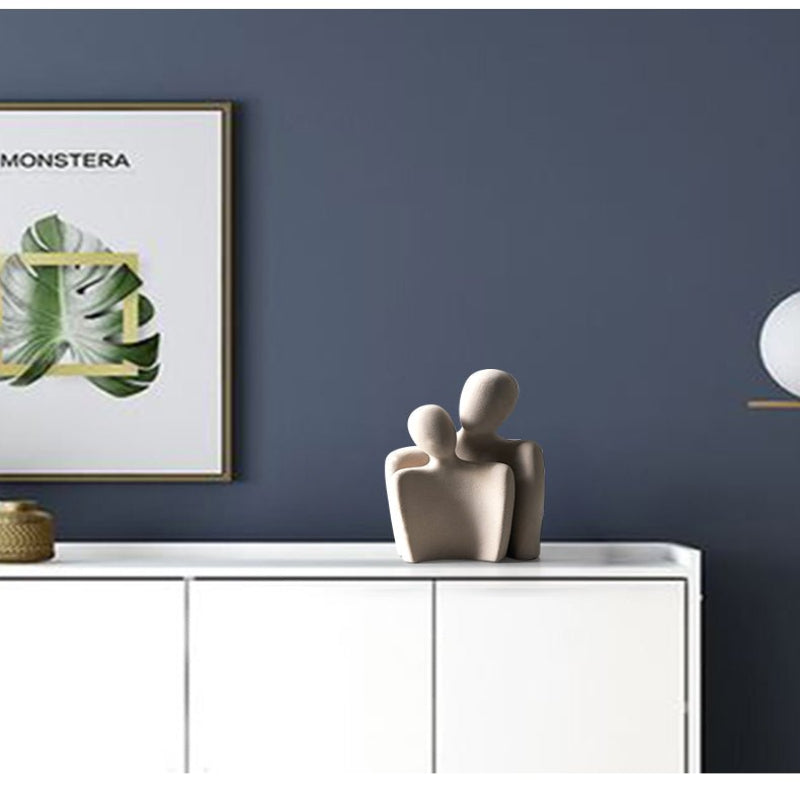 Moderne abstrakt skulptur, der symboliserer forbindelse og ømhed dekoration