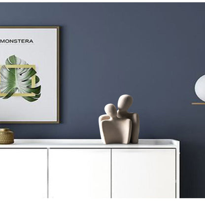 Moderne abstrakt skulptur, der symboliserer forbindelse og ømhed dekoration