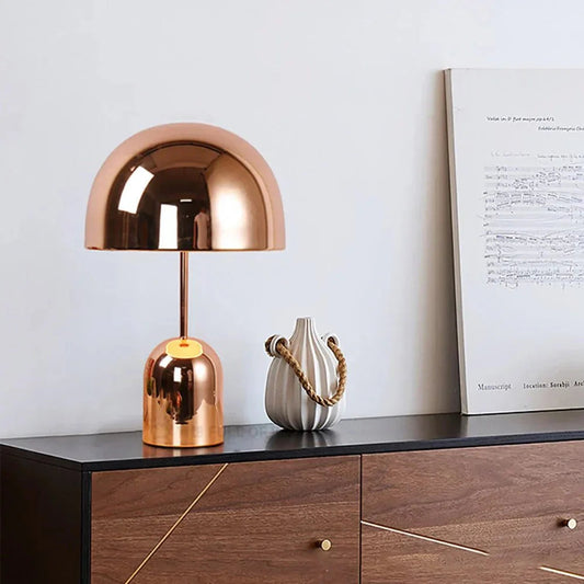 Dome Bordlampe – Elegant Metalfinish