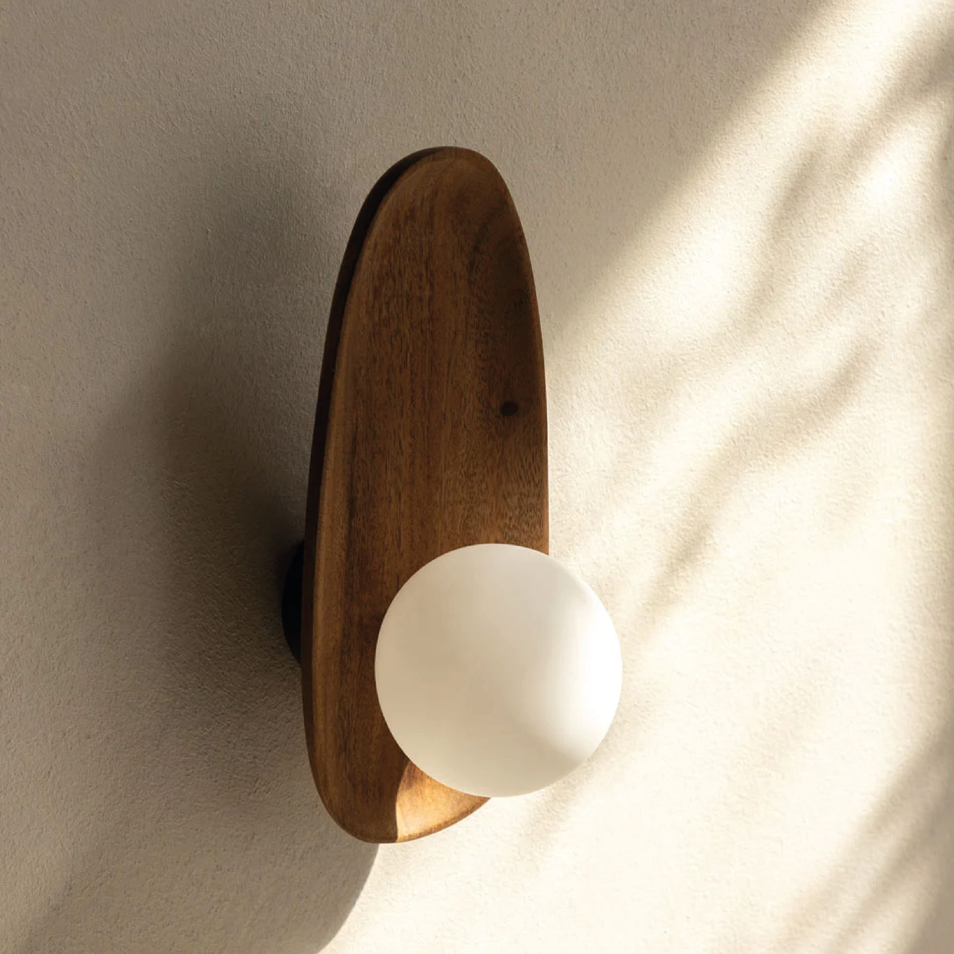 Moderne justerbar væglampe med minimalistisk design