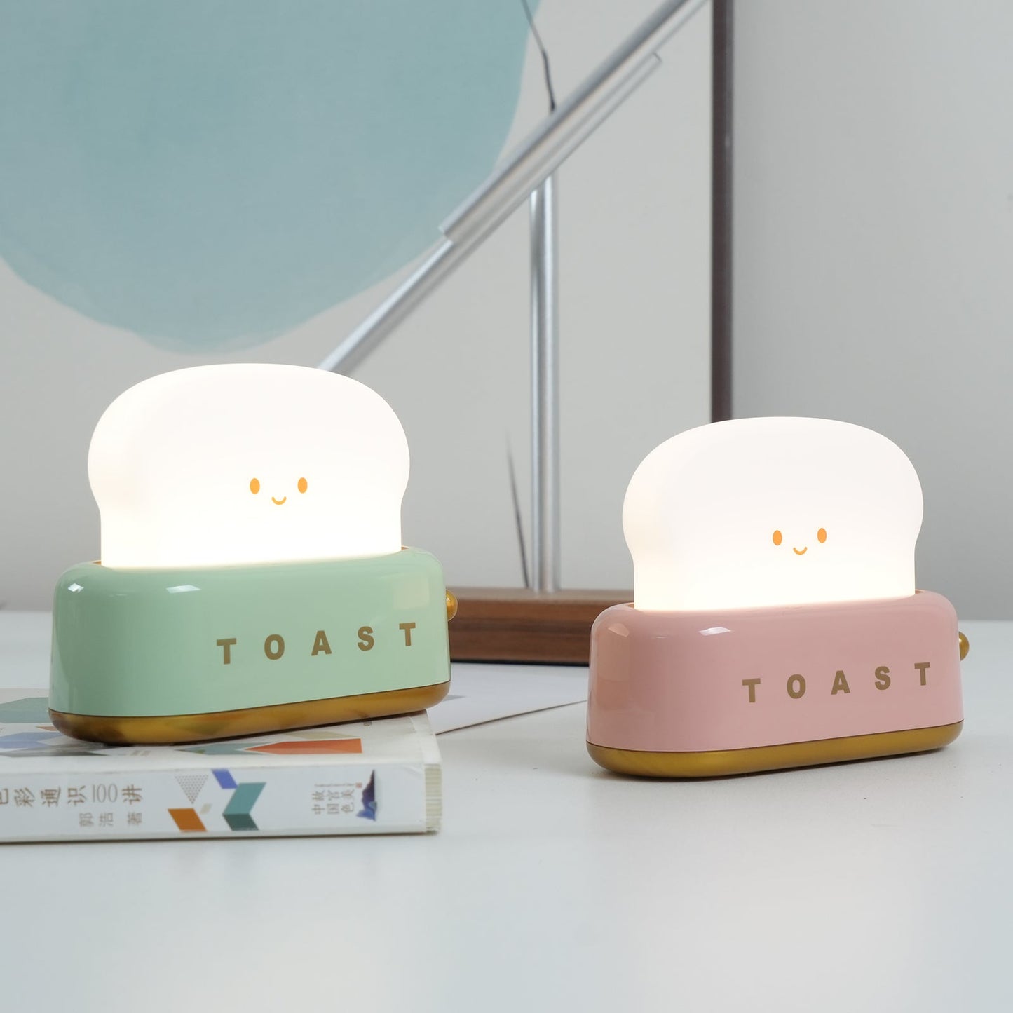 Stylish Bordlampe med Indbygget Batteri og Brødrister Design