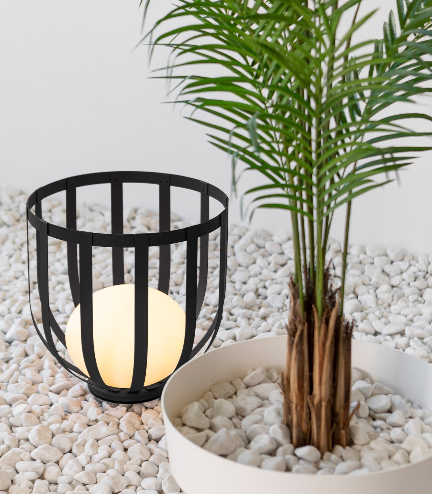 Stilfuld have lampe med integreret blomsterkasse