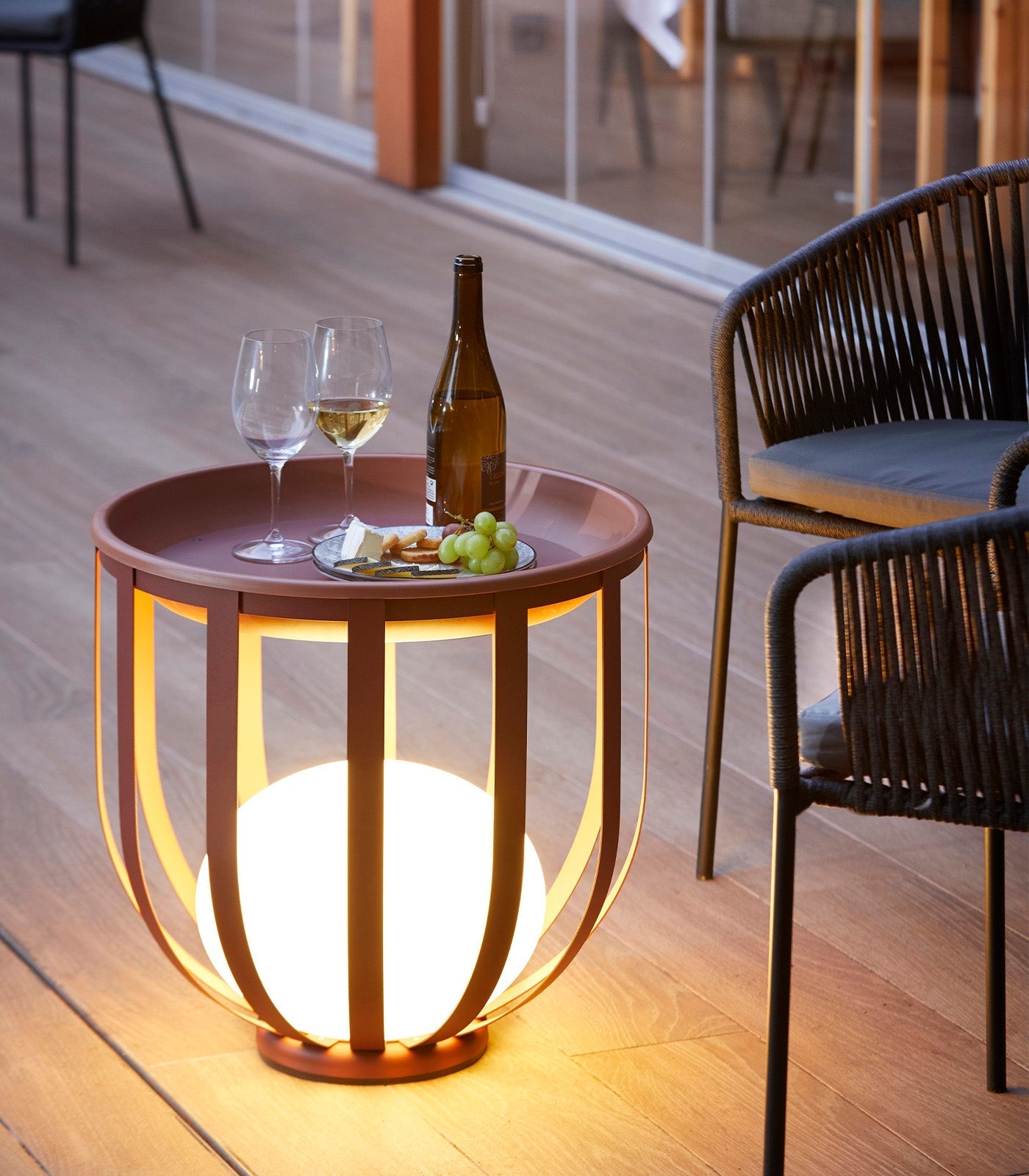 Stilfuld have lampe med integreret blomsterkasse