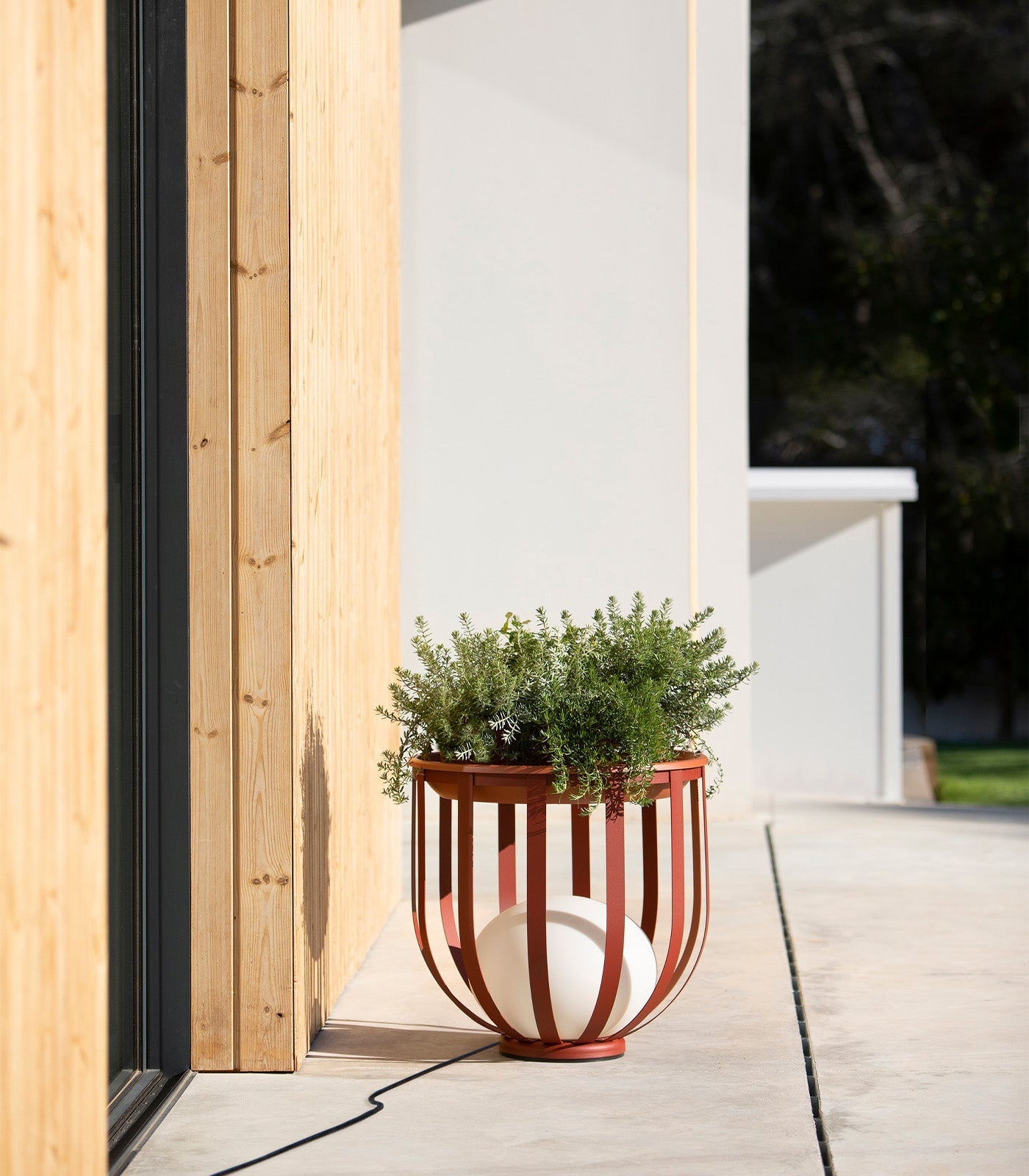 Stilfuld have lampe med integreret blomsterkasse
