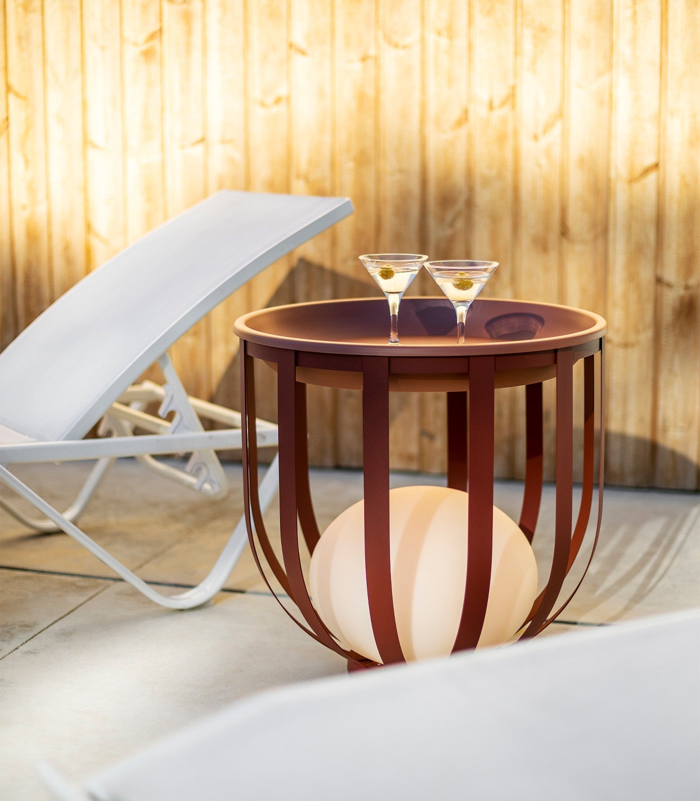 Stilfuld have lampe med integreret blomsterkasse