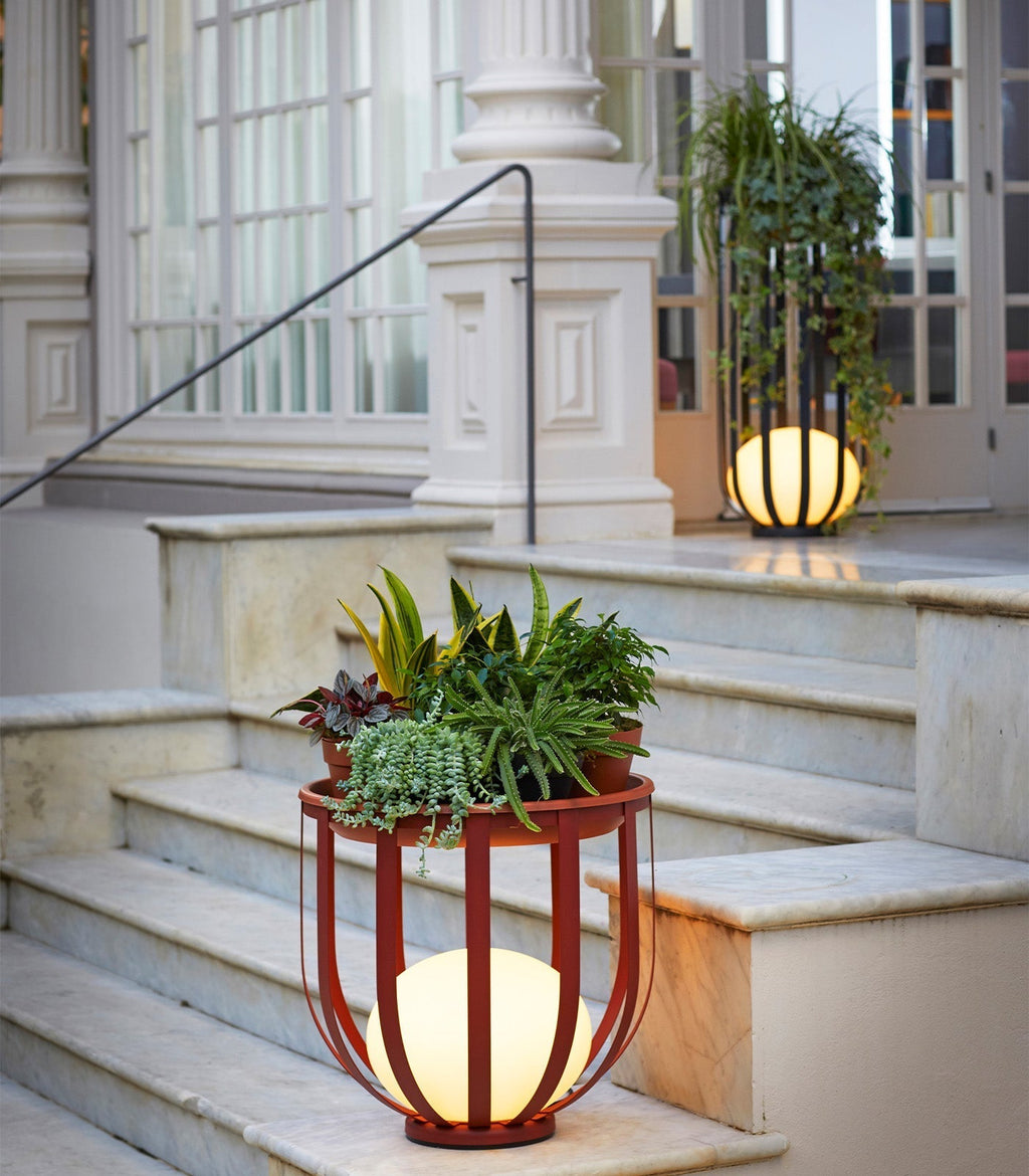 Stilfuld have lampe med integreret blomsterkasse