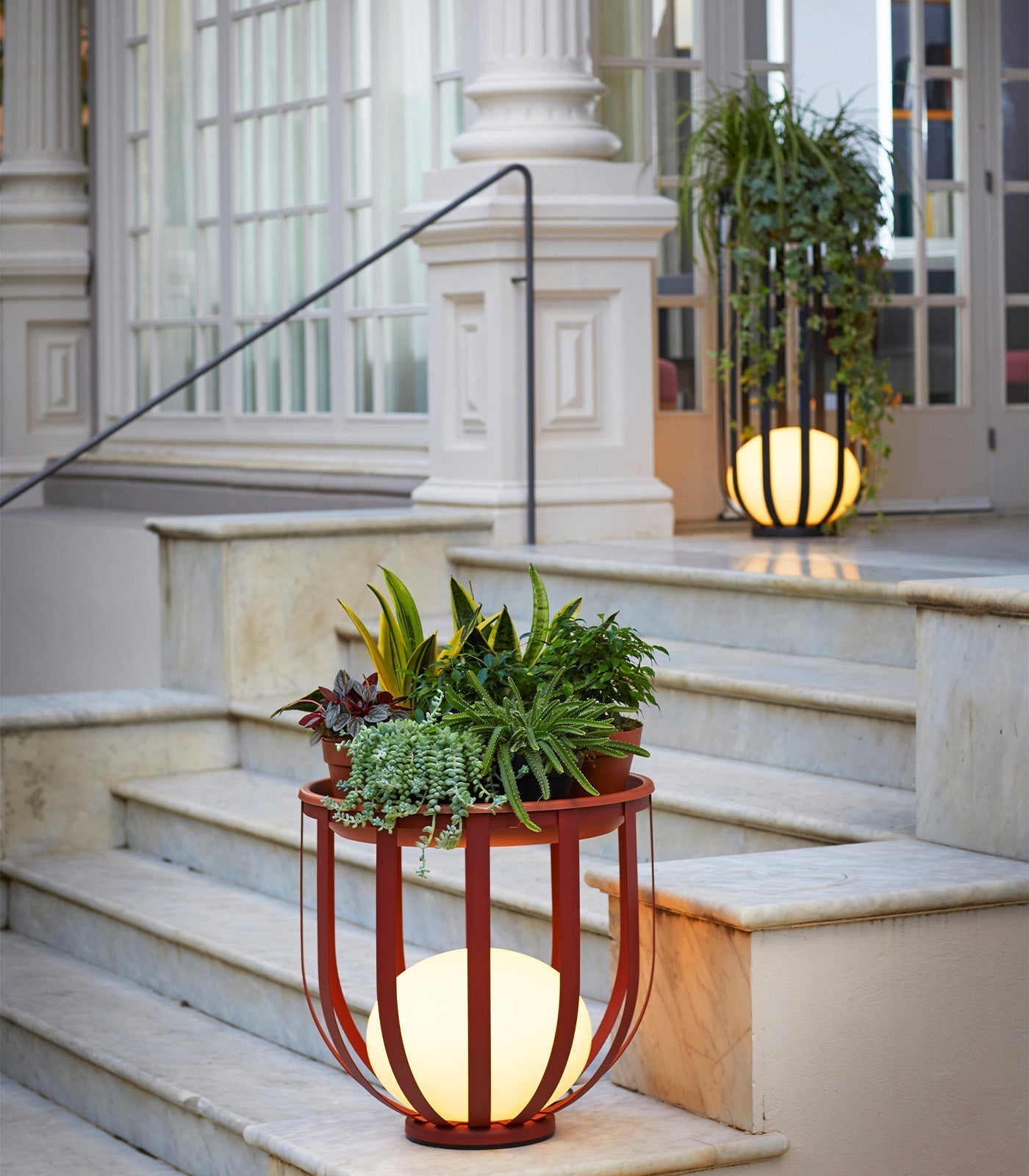 Stilfuld have lampe med integreret blomsterkasse